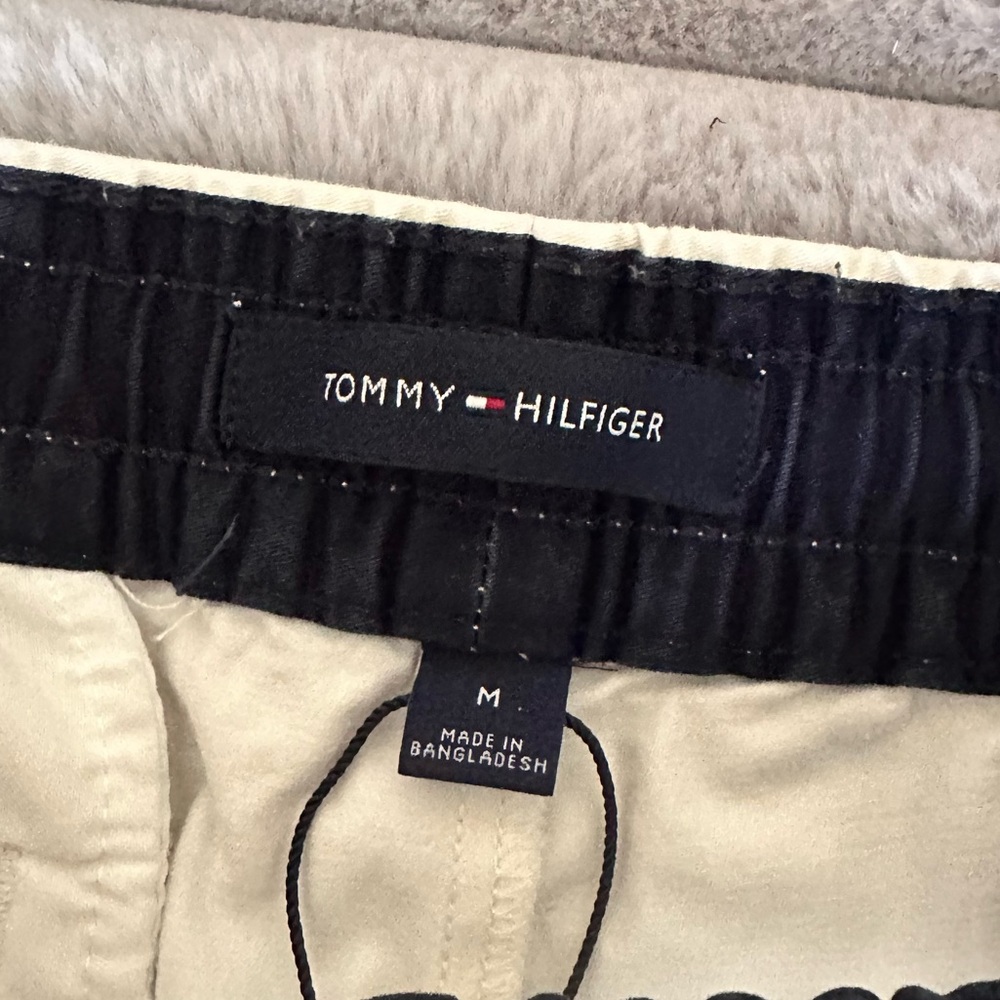 Tommy Hilfiger Men's Cream Shorts - Picture 3 of 4